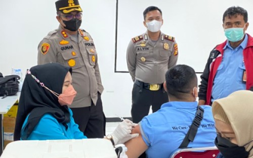 Kapolres Siak Tinjau Vaksinasi Karyawan di Perawang