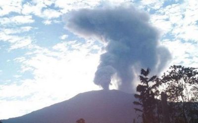 Waspada, Gunung Kerinci Jambi Mengalami Erupsi