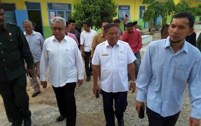 Gubernur Aceh dan Kadis Pendidikan Tinjau UN