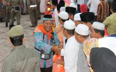 Di Batam JCH Bengkalis Disambut Tabuhan Kompang