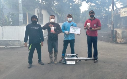 Momentum HPN,Wartawan Ponorogo Bagikan Obat Fogging