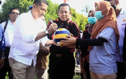 HM Adil Resmikan Turnamen Volly Ball STKIP Meranti Cup 1