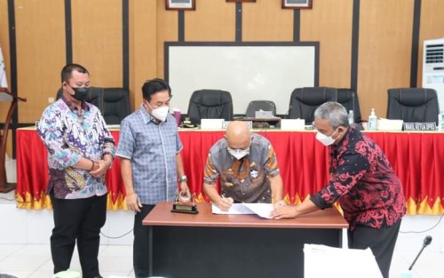 Wako Gunungsitoli dan Pimpinan DPRD Setujui Ranperda RPJMD 2021-2026