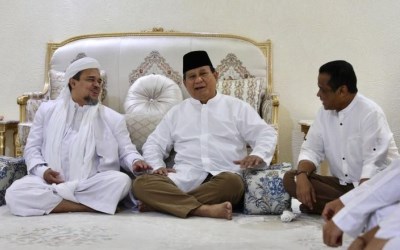 Prabowo Disebut Dibawah Ketiak Habib Rizieq