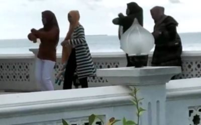 Viral 2 Wanita Joget di Masjid Sumbar, Ini Kata MUI