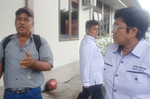 Sengketa Lahan dengan PT RAPP, Masyarakat Acungi Jempol BPN Siak