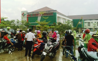 Puluhan Karyawan Medis dan Staf RS Surya Insani Mogok