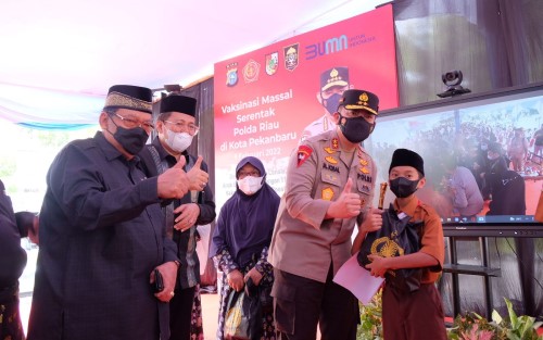 Kapolda Gelar Vaksinasi Bersama di Gedung LAM Riau