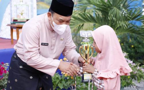 Husni Himbau Biasakan Habis Sholat Magrib Mengaji