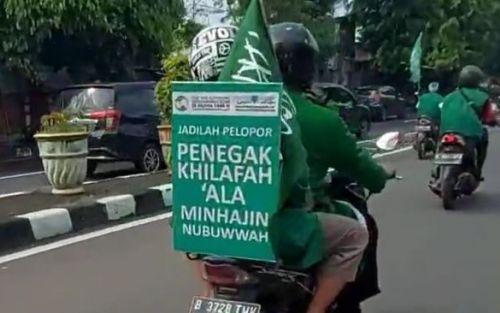 Polisi Buru Pemotor Konvoi Kebangkitan Khilafah Islamiyah