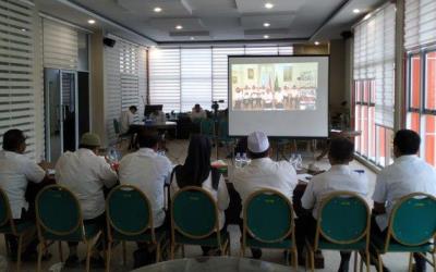 Sekdakab Inhu Rapat Melalui Teleconfrence dengan Gubri