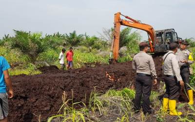 Polsek Panipahan Baksos Fasilitasi Tempat Pemakaman