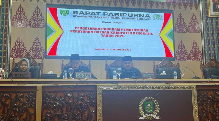 Seluruh Fraksi Menerima Dua Laporan Pansus Ranperda Jadi Perda