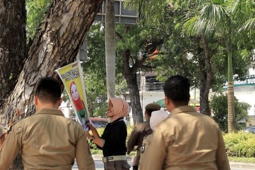 Tak Patuhu Aturan, KPU Tertibkan APK Caleg di Pekanbaru