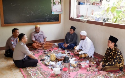 Kapolsek Rajeg Ajak Pesantren Tangkal Hoaks
