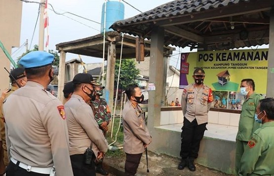 Kapolresta Tangerang Borong Produk Kerajinan Warga