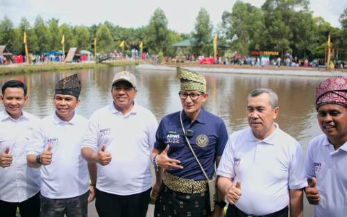 Berkunjung ke Embung Terpadu Dayun, Sandiaga Uno Terasa Balik Kampung