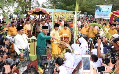 Ritual Mandi Safar di Rupat Utara Bawa Berkah Bagi Warga