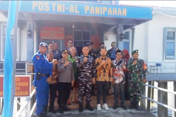 Gelar Bakti Sosial, Komandan Pangkalan TNI-AL Dumai Kunker Ke Panipahan