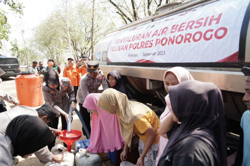 Gandeng Banyak Pihak, Polres Ponorogo Kirim Air Bersih Ke Wilayah Kekeringan