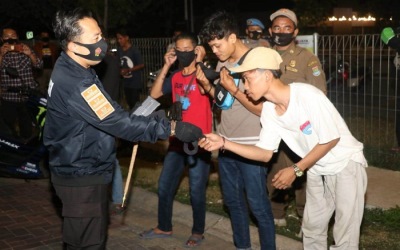 Polresta Tangerang Sanksi Pelanggar Bersihkan Sampah