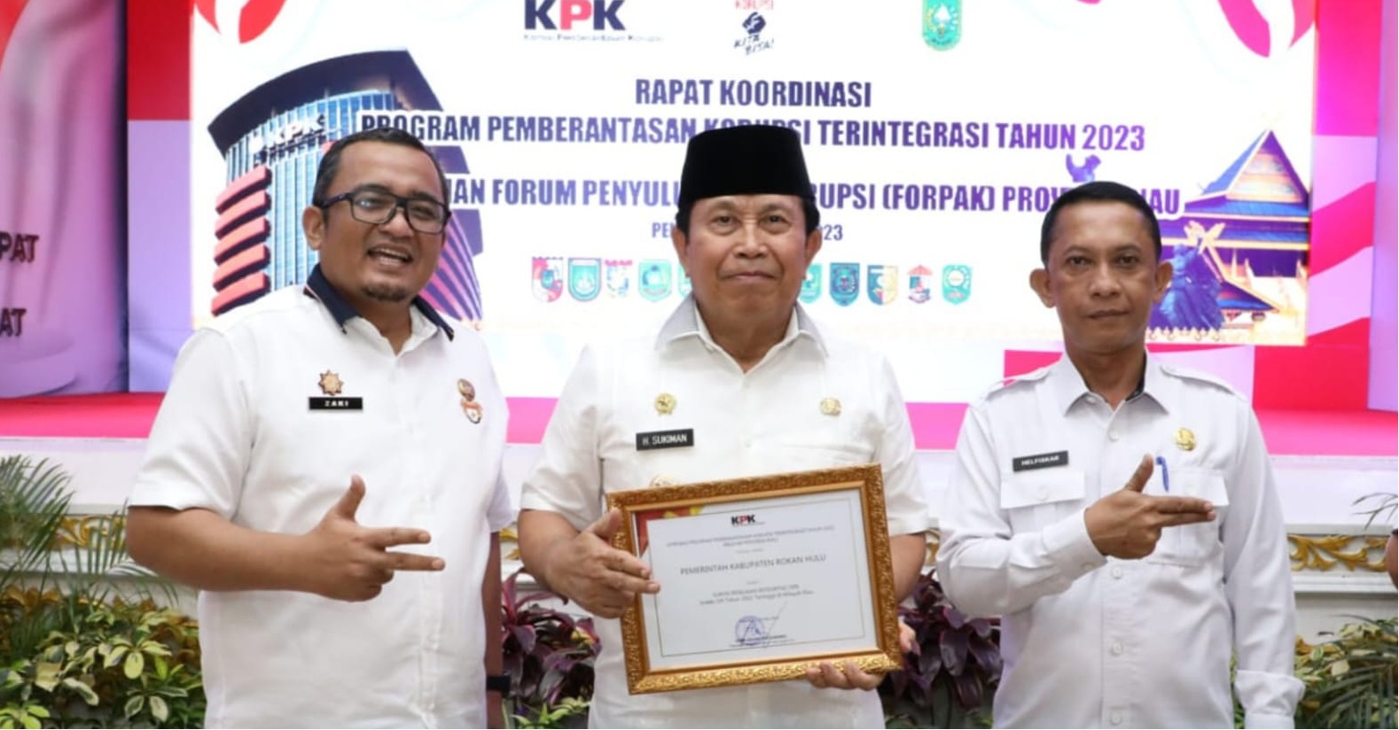 Bupati Sukiman Terima 2 Kali Berturut Penghargaan Indeks SPI dari KPK RI Dengan Nilai Tertinggi di R