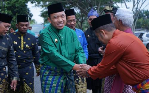 Pengukuhan LAMR Sungai Apit, Wabup Husni : Junjung Tinggi Istiadat