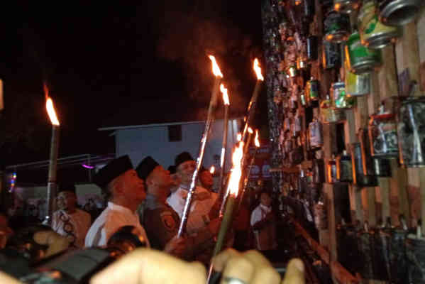 Wabup Bengkalis Resmikan Festival Lampu Colok di Desa Senggoro