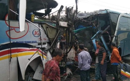 Kecelakaan Maut 2 Bus di Jalinsum, 7 Tewas, Puluhan Kritis