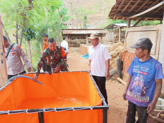 Babinsa Kodim 0802/Ponorogo Peduli Warga Kesulitan Air Bersih