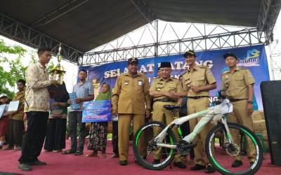 Taat Pajak, Desa Sengguruh Juara Satu Tercepat Lunasi Pajak