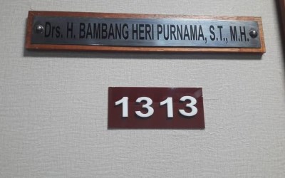 Ruangan Diterjang Peluru, Bambang Heri Sedang Umrah