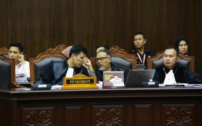 Hakim Ancam Usir Bambang Widjojanto dari Ruang Sidang