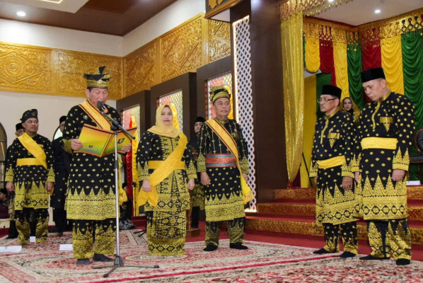 Bupati Kasmarni Ucapkan Selamat Atas Pengukuhan Ketua MKA dan DPH LAMR