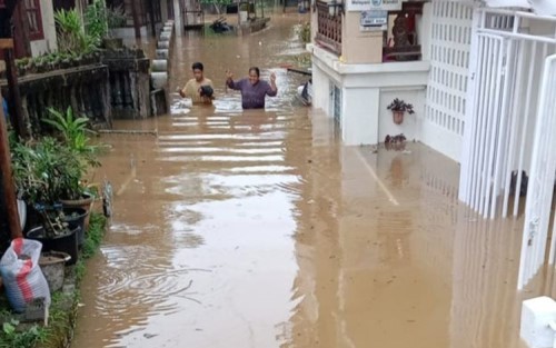 Ribuan Rumah Terendam Banjir di Pesisir Selatan