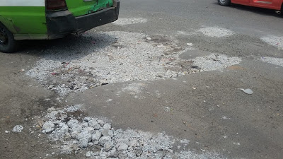 Pengguna Jalan Keluhkan Jalan Provinsi Cilenggang