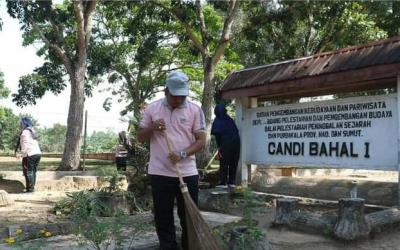 Dinas Pariwisata Paluta Bersihkan Komplek Candi Bahal