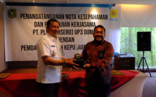 Bupati Adil Minta PLN Gratiskan Sambungan Listrik untuk UMKM