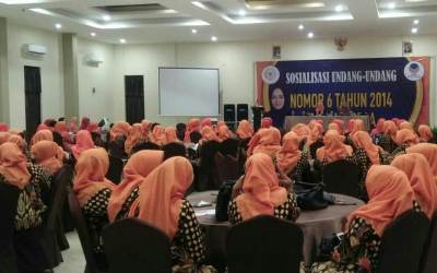 Sri Wahyuni Anggota DPR RI Sosialisasikan UU Desa