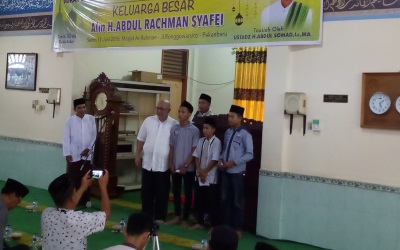 Keluarga Alm. Abdul Rachman Santuni Anak Yatim