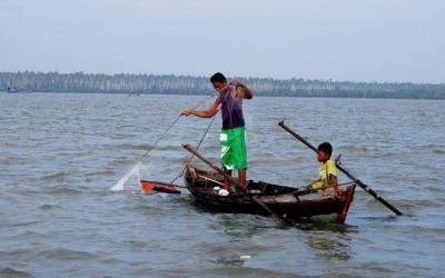 Nelayan Rohil Terima Bantuan Boat Penangkap Ikan