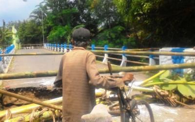 Akses Menuju Wisata Religi Tegalsari Ponorogo Lumpuh