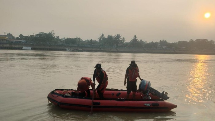 Dua Orang Remaja di Inhu Hilang Saat Mandi di Sungai Indragiri