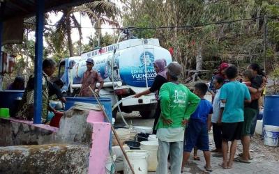Kamarau, Ibas Kirim Air Bersih ke Warga di Pacitan