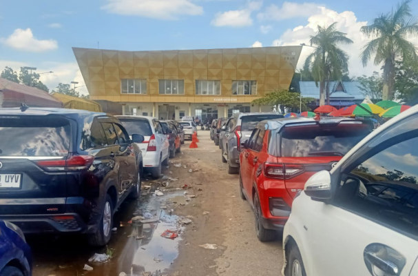 Puluhan Kendaraan di Pelabuhan RORO Buton Antre Akibat Kapal Terbatas