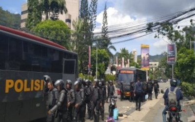 Aparat Keamanan Kerahkan Truk Angkut Pendemo di Jayapura