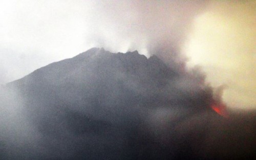 Gunung Merapi Kembali Luncuran Awan Panas 5 KM 