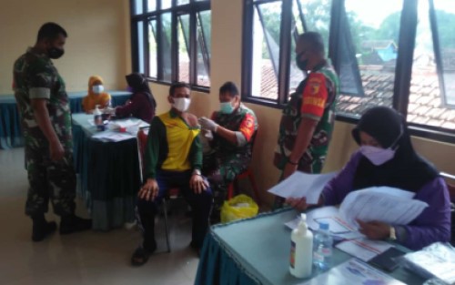 Warga Bancar Ikuti Vaksinasi Bersama Kodim 0802/Ponorogo