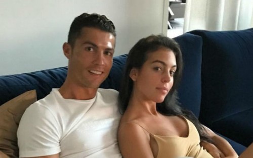 Georgina Rodriguez : di Rumah Ronaldo Tidak Seperti Bapak