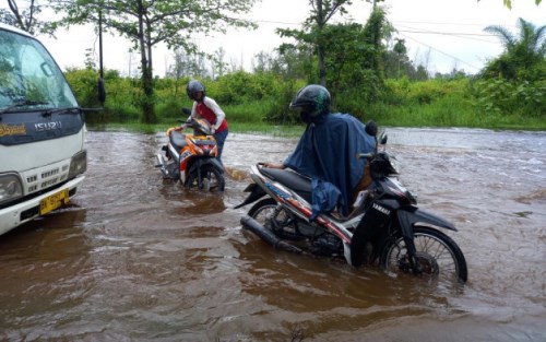 Banjir Pekanbaru, Jalan ke Terminal AKAP Terendam